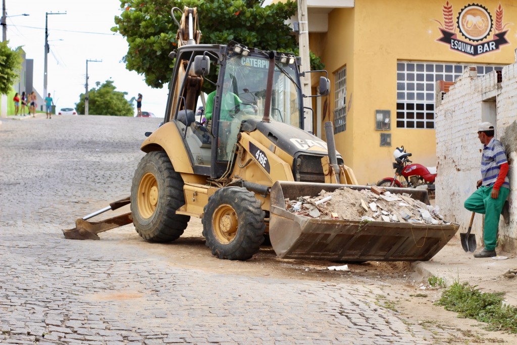 Trabalho de Limpeza Urbana segue no Município de Picuí