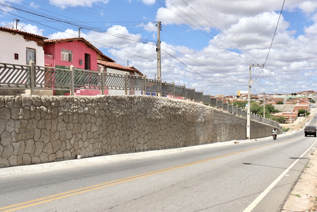 Construção do Muro de Arrimo e Pavimentação da Rua José Rosendo de Oliveira são Concluídas com Sucesso
